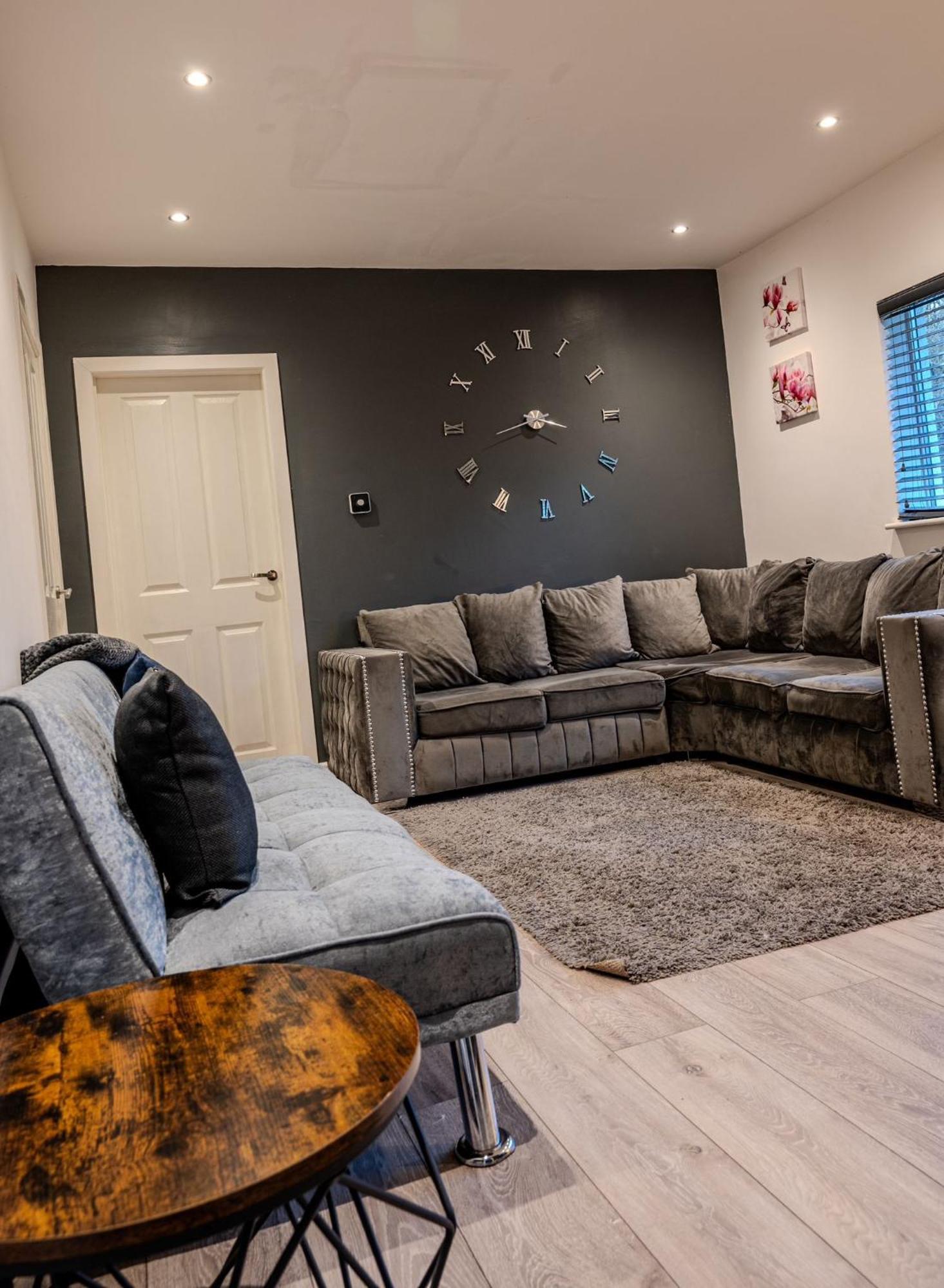 Holiday home The Hawton House